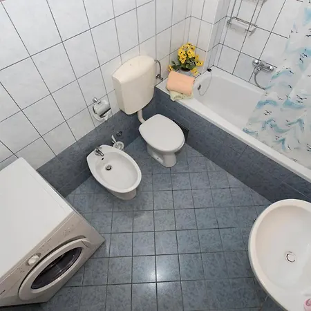 Vila Sleeps 8 With Pool Air Con And Wifi Makarská